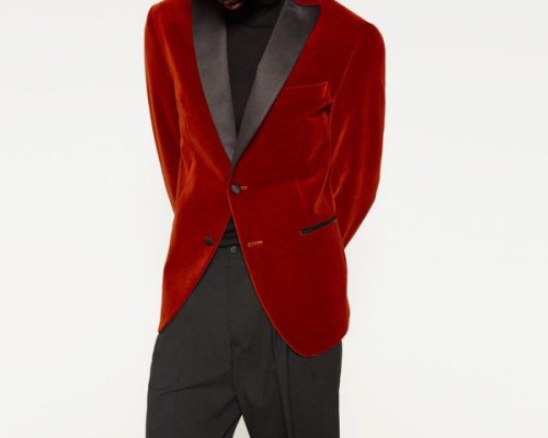 moda-hombre-navidad-2016-zara-blazer-terciopelo-rojo-cuello-600x480