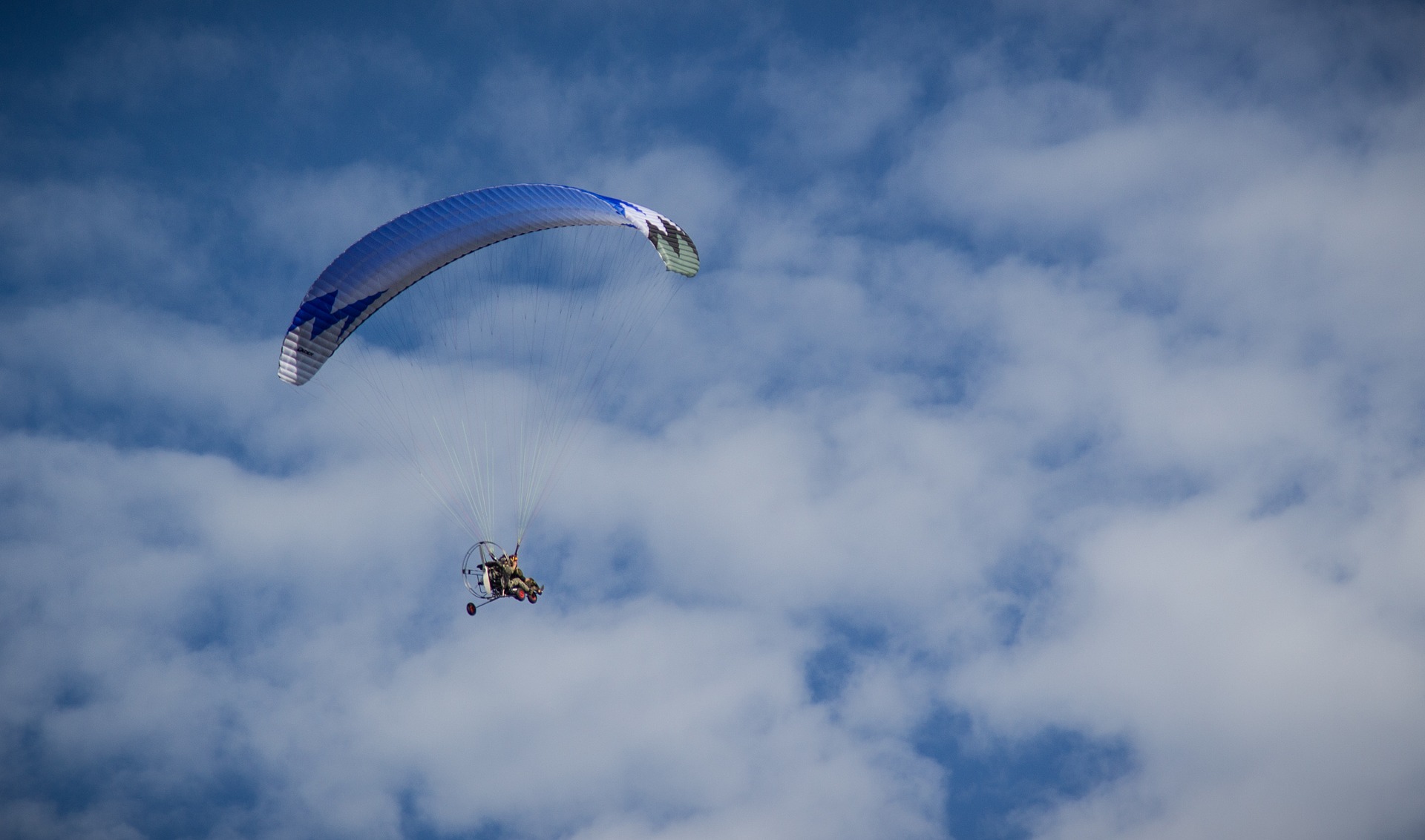 paraglider-2125023_1920
