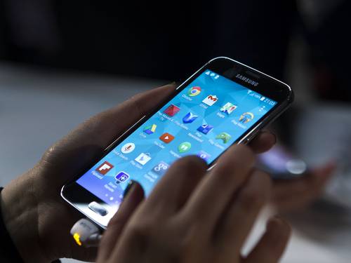 Galaxy S5, top de linha da Samsung, peca pelos detalhes além de travamento constante. FOTO: Bloomberg