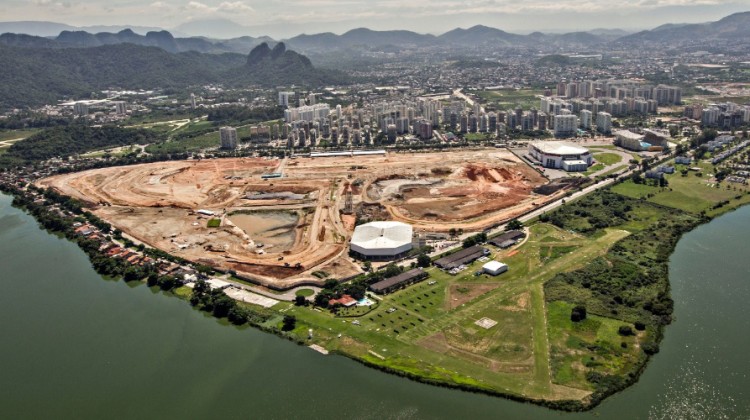 12abr2013---antigo-autodromo-de-jacarepagua-da-espaco-a-obras-do-parque-olimpico-da-rio-2016-1369180898372_956x500