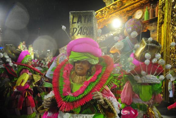 Mangueira é a segunda a desfilar Unidos do Viradouro desfila no primeiro dia do Grupo Especial das Escolas de Samba do Carnaval 2015Tânia Rêgo/Agência Brasil