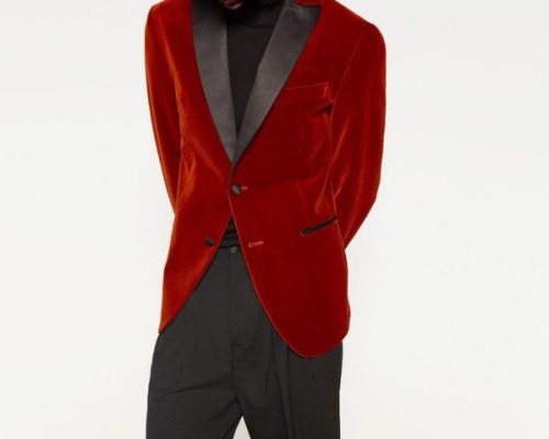 moda-hombre-navidad-2016-zara-blazer-terciopelo-rojo-cuello-600x480